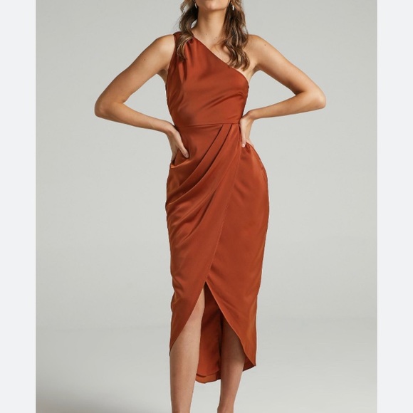 Showpo. Dresses & Skirts - NWT Showpo Felt So Happy One Shoulder Midi Dress 6 Copper Fall Wedding Guest